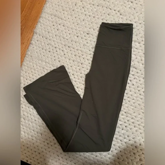 Lululemon Groove Pant - Picture 2 of 6